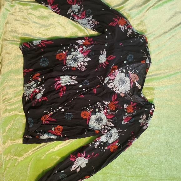 Mudd V-Neck Top - Picture 3 of 4